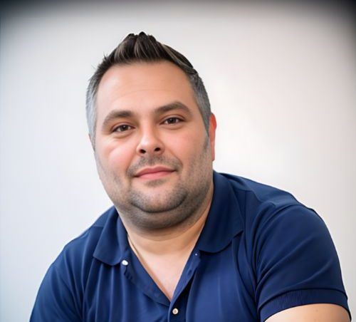 Gjulijano Bajrami, Gründer der Web Kreativ Agentur, Experte für Social Media Management in Stuttgart.